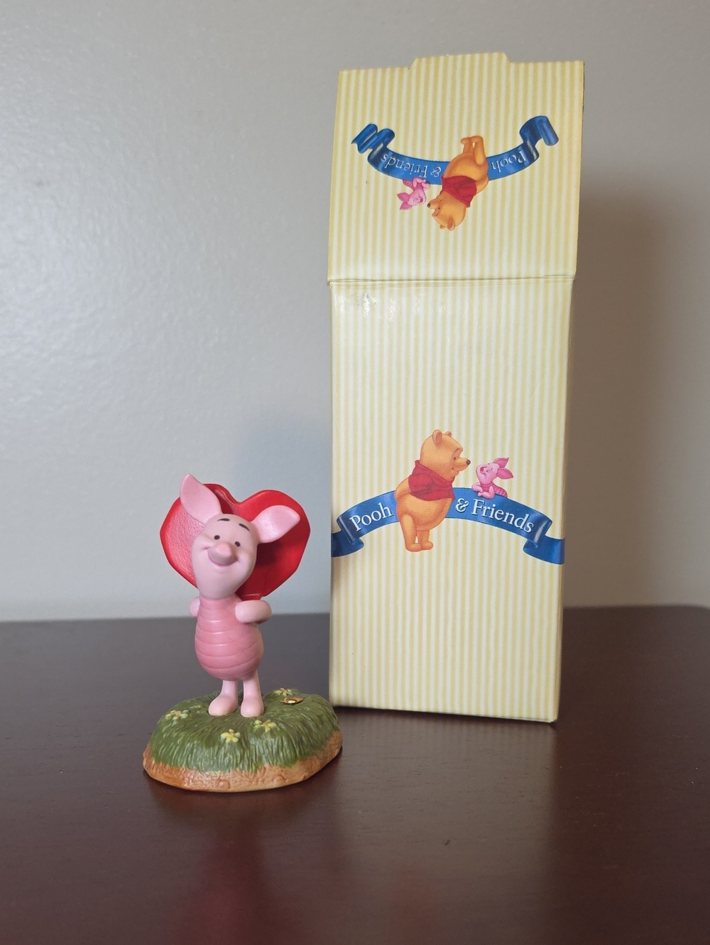 Disney Winnie the Pooh Piglet Figurine Big Hearts Come In Small Packages
